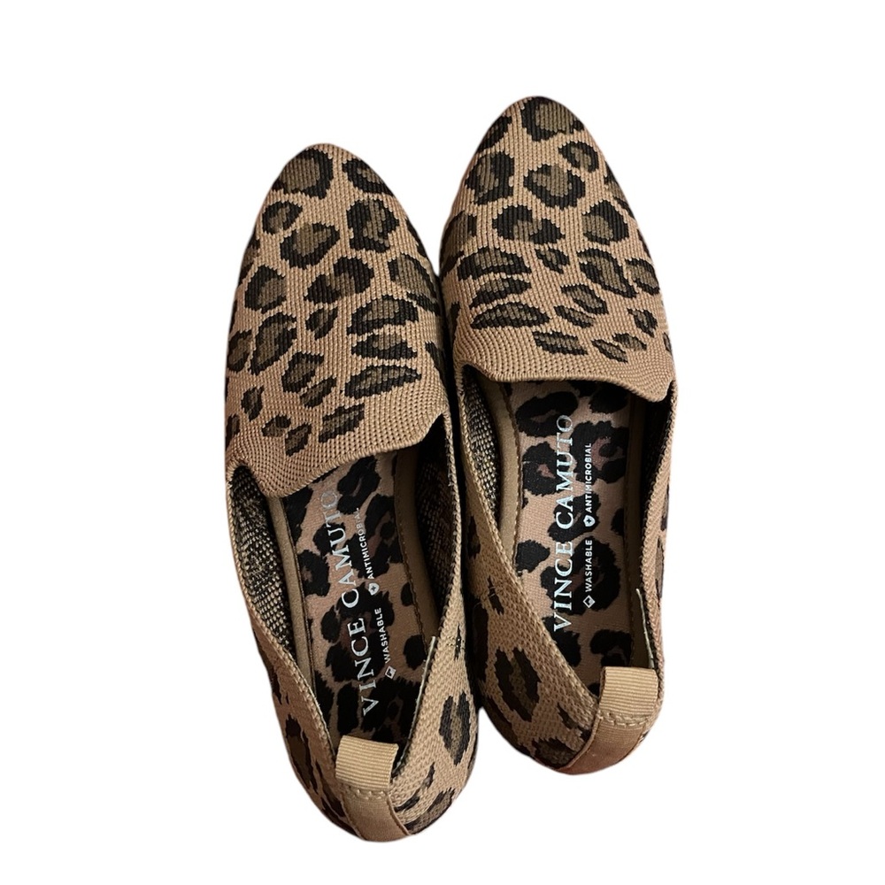 VINCE CAMUTO brand Fabeau leopard knit loafers. NWOT. Size 6M.
